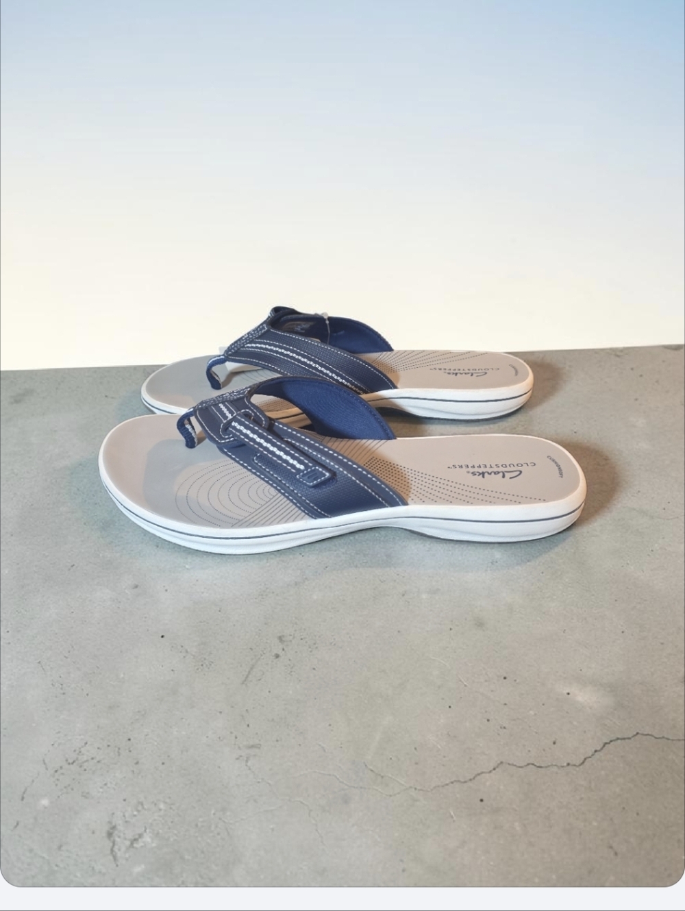 Nwt Clarks Cloud Steppers Navy Striped Thong Sandals with Gray Footbed. Size 12 - Picture 2 of 5